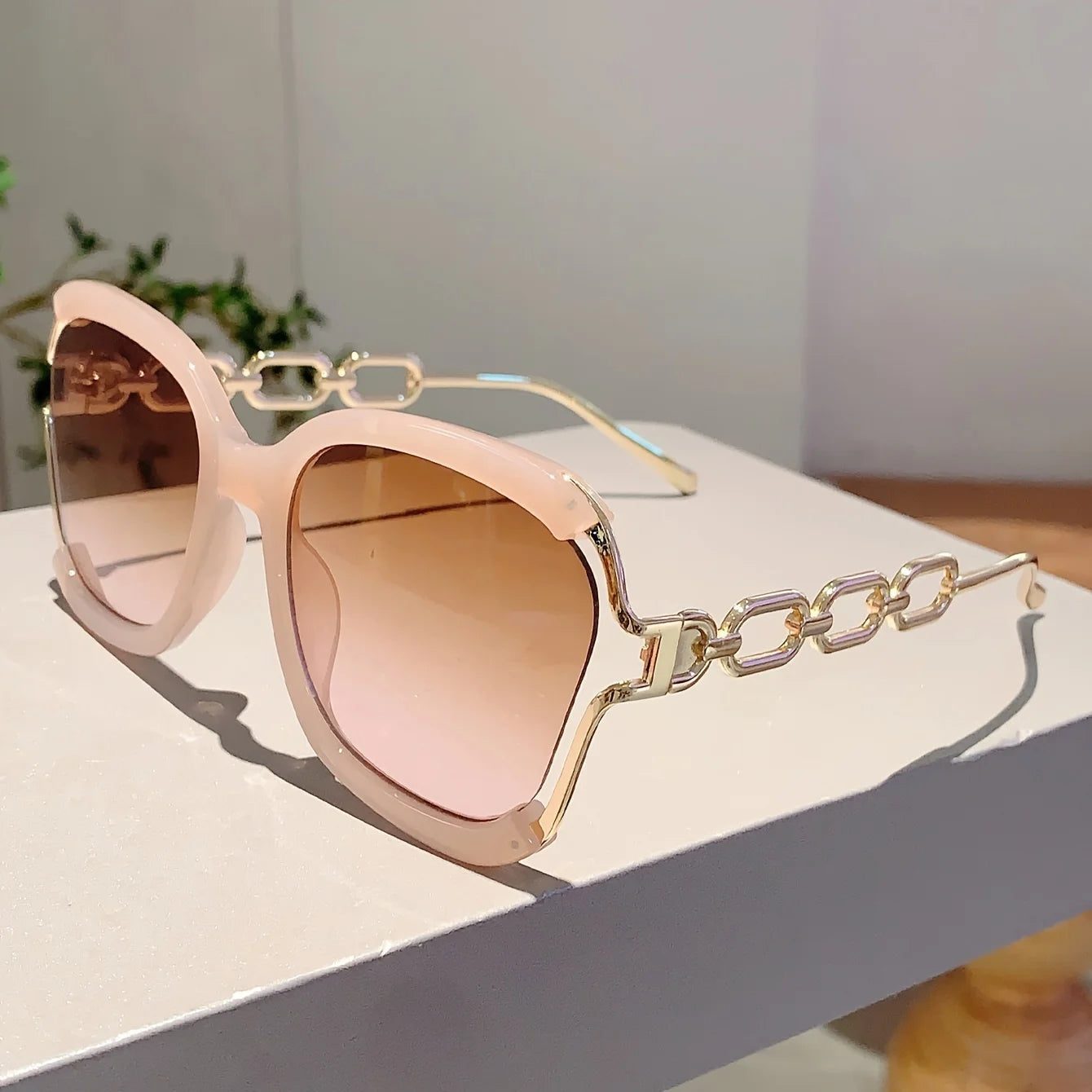 Chic Square Fashion Glasses, Gradient Lens, Detachable Faux Pearl Chain - Trendy, Stylish for Streetwear & Party Accessory