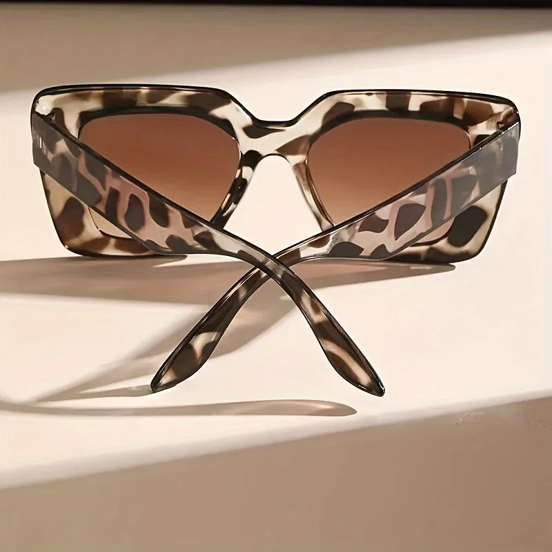 Leopard Retro Oversized Fashion Glasses For Women Chic Large Frame Glasses Perfect For Vacation Beach & Travel