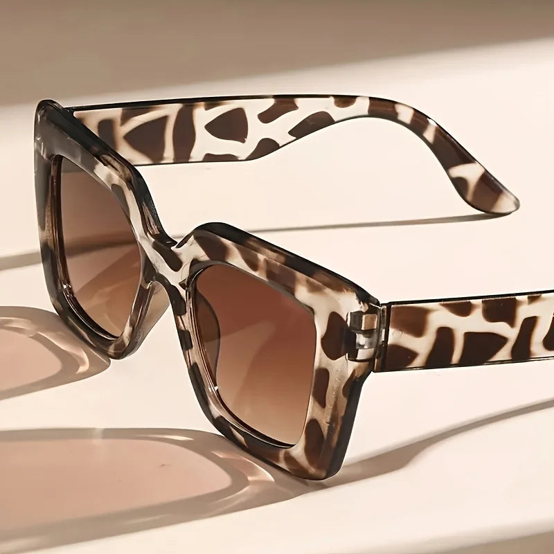 Leopard Retro Oversized Fashion Glasses For Women Chic Large Frame Glasses Perfect For Vacation Beach & Travel